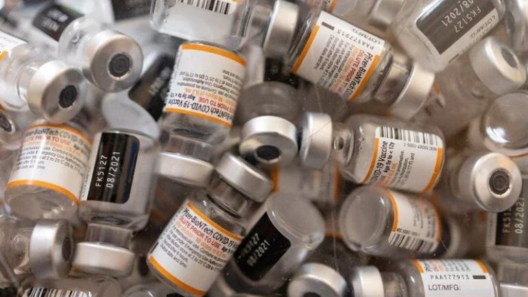 Pfizer diz que 3 doses contra Covid geram boa resposta em menores de 5 anos