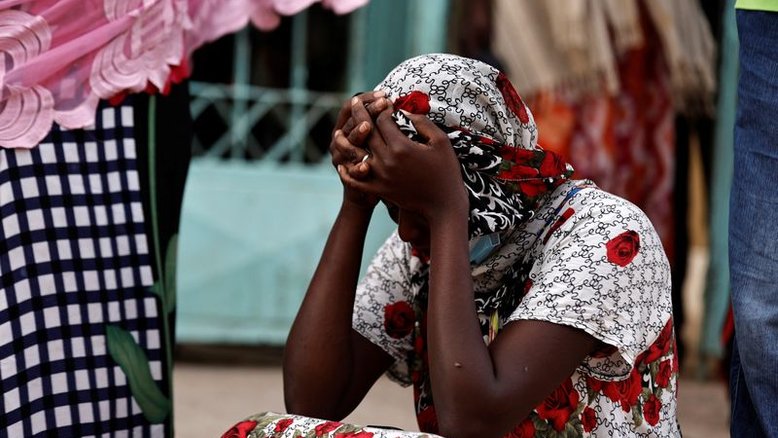 Mães enfrentam horror com morte de 11 bebês em incêndio em hospital no Senegal