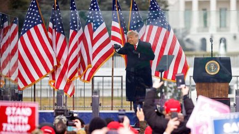 Família de policial morto após invasão do Capitólio processa Trump