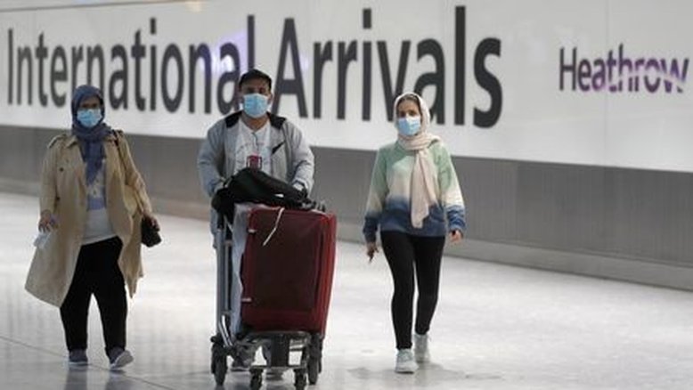 OMS pede que viajantes usem máscaras conforme nova variante da Covid se espalha