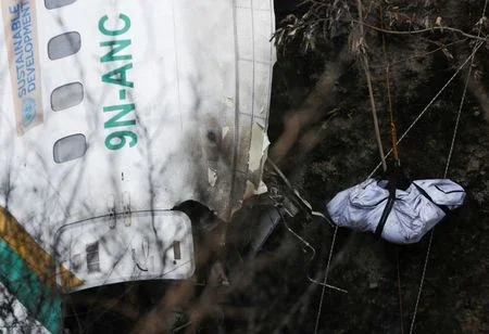 Nepal encontra caixas-pretas de aeronave após acidente mais mortal em 30 anos