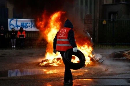 Greves afetam entrega de combustível na França, mas participação diminui