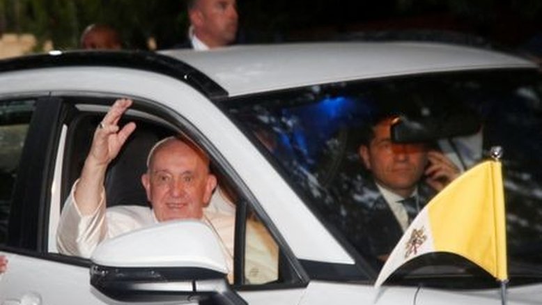 "Tirem as mãos da África", diz papa Francisco ao mundo rico
