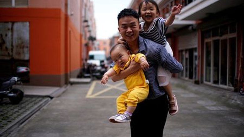China faz apelo por medidas "ousadas" para cortar custos de ter bebês
