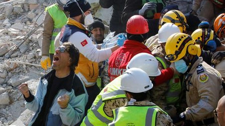 Sobreviventes são resgatados na Turquia uma semana após terremoto; mortos passam de 37 mil