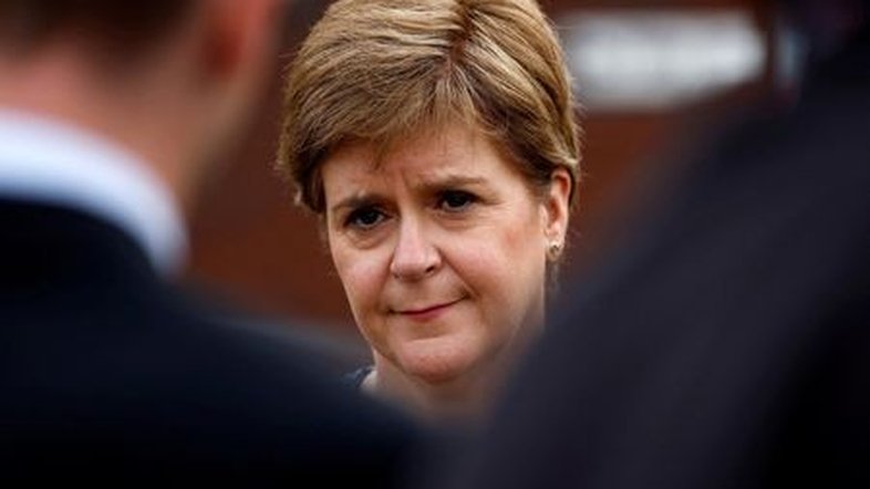 Primeira-ministra da Escócia, Nicola Sturgeon, anuncia renúncia