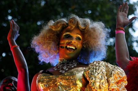 Tennessee lidera esforço republicano para restringir shows de drags