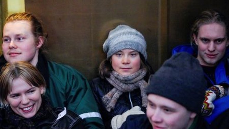 Greta Thunberg e manifestantes indígenas bloqueiam entrada de Ministério da Energia da Noruega