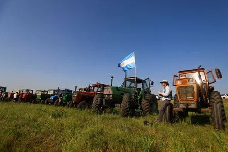 Agricultores argentinos protestam contra impostos e política cambial em meio a seca histórica