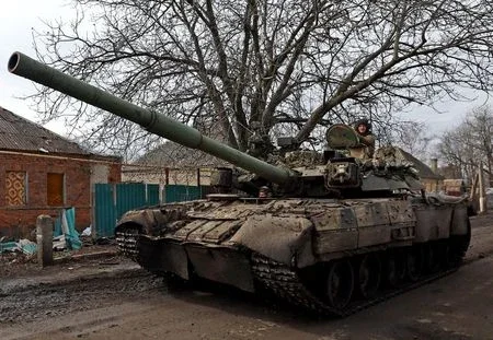 Ucrânia tenta manter Bakhmut; Rússia diz lutar contra sabotadores em ataque na fronteira