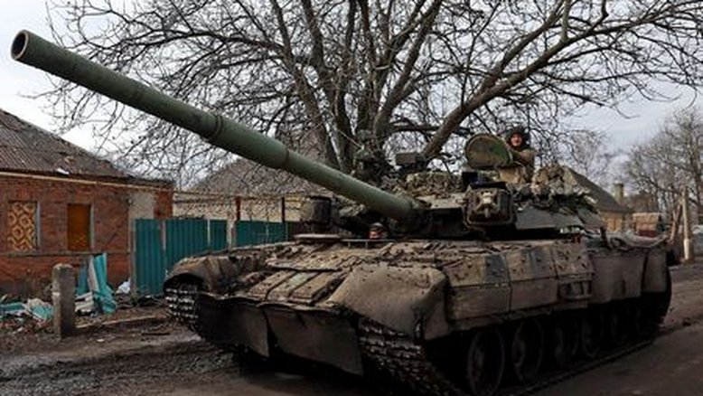 Ucrânia tenta manter Bakhmut; Rússia diz lutar contra sabotadores em ataque na fronteira