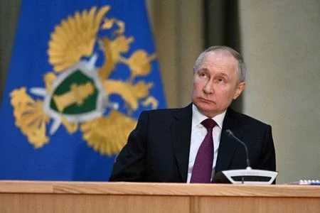 Rússia abre processo criminal contra juízes e promotor do TPI por mandado de prisão para Putin