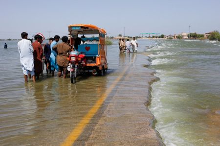Fortes chuvas deixam pelo menos 27 mortos no Paquistão