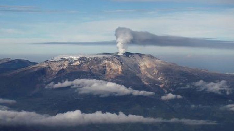 Colômbia eleva nível de alerta para vulcão letal após aumento da atividade sísmica