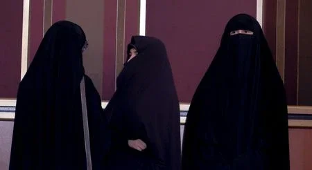 Irã instala câmeras em espaços públicos para identificar e penalizar mulheres sem véu
