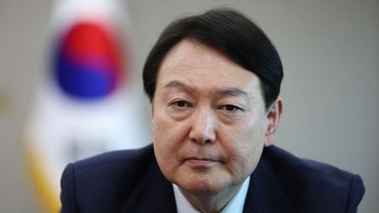 Comissão pede prisão de presidente da Coreia do Sul após decretação de lei marcial