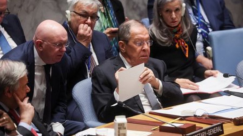Chefe da ONU critica Rússia em reunião presidida por Lavrov