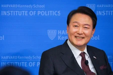 Presidente da Coreia do Sul, Yoon Suk Yeol, em evento no Instituto de Política da Harvard Kennedy School em Cambridge, Massachusetts, EUA