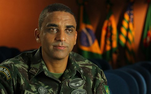 O-tenente-coronel-Alexandre-Santos-sobreviveu-por-6-horas-sob-os-escombros.jpg