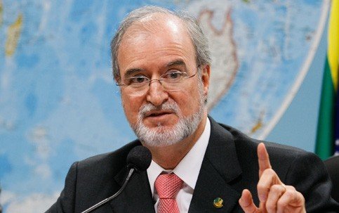 STF decide não julgar Azeredo e manda processo para MG STF decide não julgar Azeredo e manda processo para MG