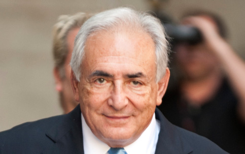 Ex-diretor do FMI, Dominique Strauss-Kahn é liberado de prisão domiciliar
