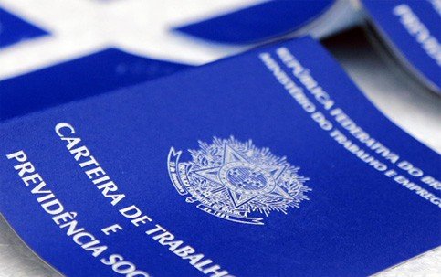 Desemprego de pretos e pardos permanece bem maior do que o de brancos, diz IBGE Desemprego de pretos e pardos permanece bem maior do que o de brancos, diz IBGE