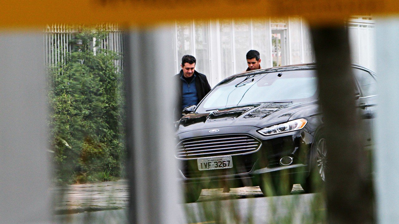 Mordomia: carros oficiais a serviço da família de Dilma Mordomia: carros oficiais a serviço da família de Dilma
