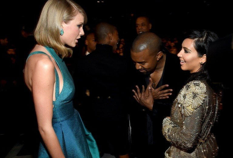 Taylor Swift, Kanye West e Kim Kardashian se envolvem em nova polêmica Taylor Swift, Kanye West e Kim Kardashian se envolvem em nova polêmica