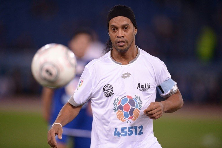 Ronaldinho Gaúcho deve se candidatar ao Senado com apoio de Bolsonaro, diz colunista Ronaldinho Gaúcho deve se candidatar ao Senado com apoio de Bolsonaro, diz colunista