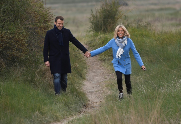 Emmanuel e Brigitte Macron, uma história de amor atípica e fascinante