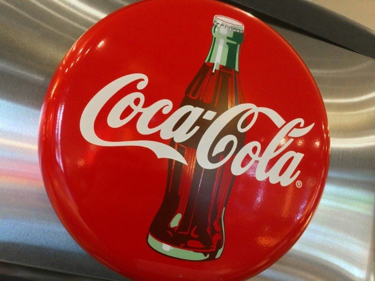 Redução de custos da Coca-Cola estimula lucro no 3º trimestre Redução de custos da Coca-Cola estimula lucro no 3º trimestre