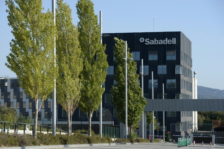 Banco Sabadell anuncia mudança de sede social para fora da Catalunha Banco Sabadell anuncia mudança de sede social para fora da Catalunha