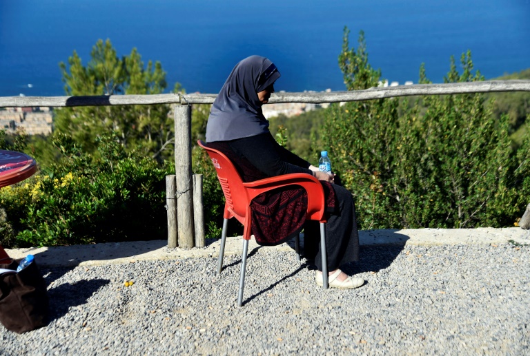 Argélia: afetadas por câncer são abandonadas pelo marido após mastectomia