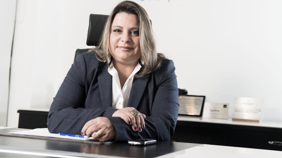 Como Carla Renata Sarni, dona da Sorridents, driblou a falência e hoje fatura milhões com franquias de clínicas odontológicas Como Carla Renata Sarni, dona da Sorridents, driblou a falência e hoje fatura milhões com franquias de clínicas odontológicas