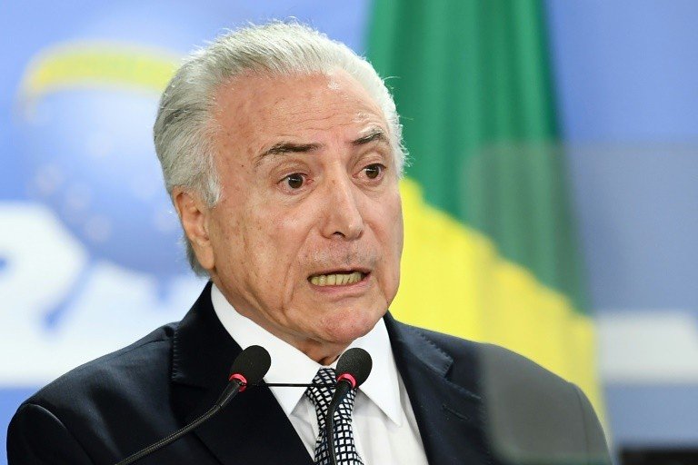 Randolfe Rodrigues protocola novo pedido de impeachment contra Temer Randolfe Rodrigues protocola novo pedido de impeachment contra Temer