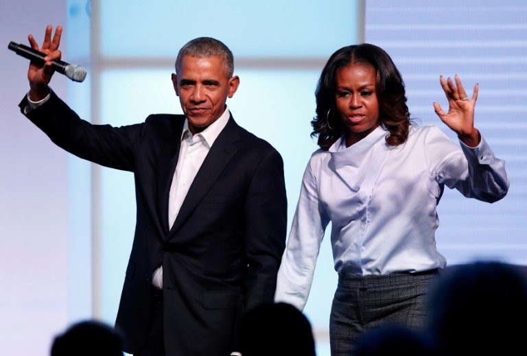 Obama e Michelle celebram vitória decisiva e histórica de Biden Obama e Michelle celebram vitória decisiva e histórica de Biden