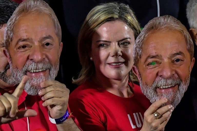Gleisi Hoffmann é impedida de visitar Lula em Curitiba Gleisi Hoffmann é impedida de visitar Lula em Curitiba