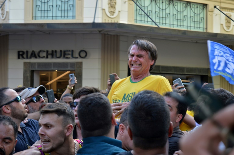 Bolsonaro é esfaqueado durante ato de campanha em Juiz de Fora