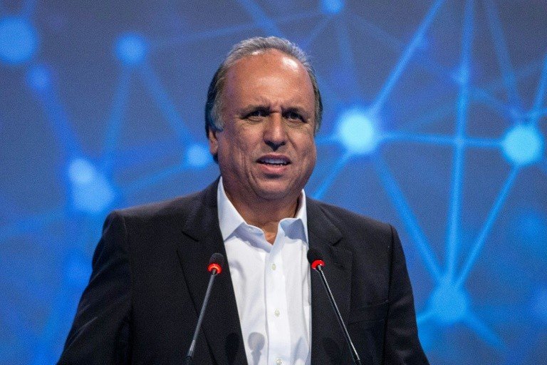 Ex-governador Pezão retira tornozeleira eletrônica Ex-governador Pezão retira tornozeleira eletrônica