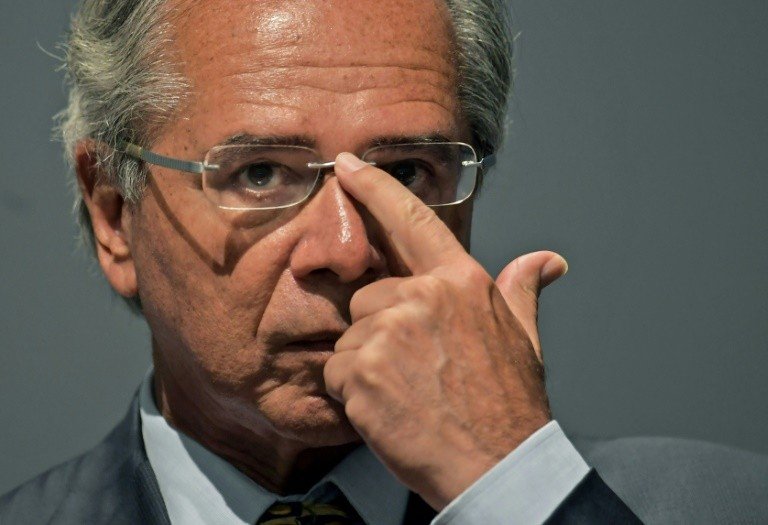Guedes foi curto e grosso em respostas para fugir de indiciamento na CPI Guedes foi curto e grosso em respostas para fugir de indiciamento na CPI