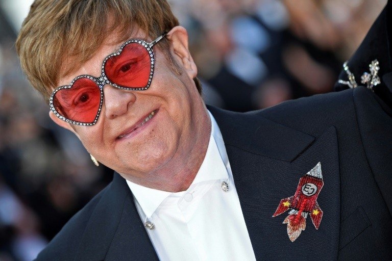 Ex-mulher de Elton John entra com ação judicial contra o cantor Ex-mulher de Elton John entra com ação judicial contra o cantor
