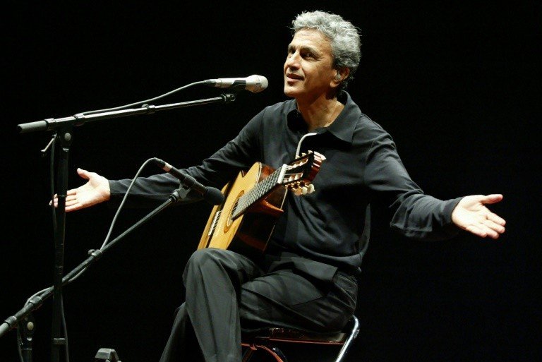 Caetano Veloso cobra dívida milionária de Olavo de Carvalho por descumprir decisão judicial Caetano Veloso cobra dívida milionária de Olavo de Carvalho por descumprir decisão judicial