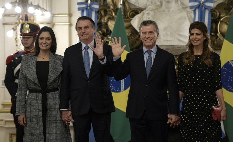 Em encontro com Macri, Bolsonaro pede “eleição responsável” aos argentinos Em encontro com Macri, Bolsonaro pede “eleição responsável” aos argentinos