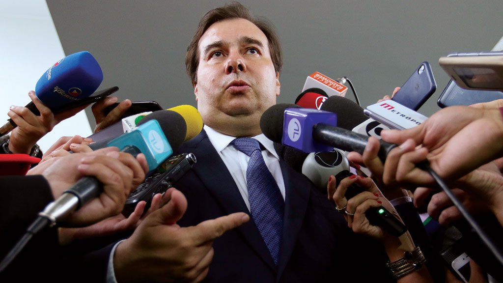 Bolsonaro fica ‘arrumando inimigo para arranjar um conflito’, diz Maia Bolsonaro fica ‘arrumando inimigo para arranjar um conflito’, diz Maia