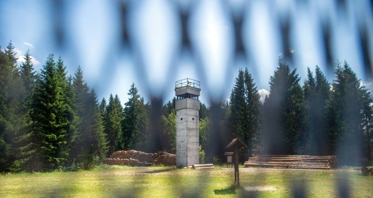 A antiga Cortina de Ferro da Alemanha está coberta de verde A antiga Cortina de Ferro da Alemanha está coberta de verde