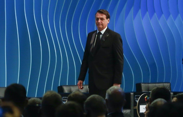 Na base da ignorância Na base da ignorância