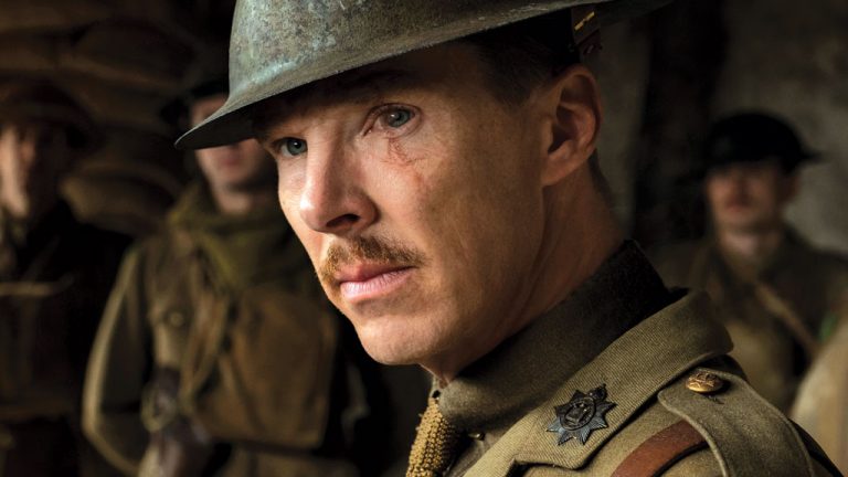 Benedict Cumberbatch O protagonista de “Os Vingadores” e da série de TV “Sherlock Holmes”, entre outras, surge no final do longa-metragem como o desbocado coronel Mackenzie