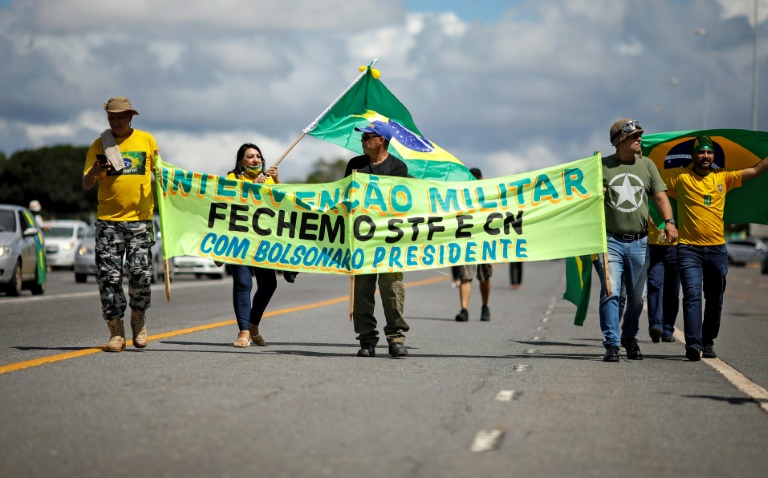 STF investigará ato pró-intervenção militar do qual Bolsonaro participou