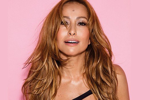 Sabrina Sato flagrou namorado com revista da Simony no banheiro Sabrina Sato flagrou namorado com revista da Simony no banheiro