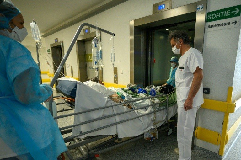 Coronavírus deixa mais de 28.000 mortos na França, 483 nas últimas 24h Coronavírus deixa mais de 28.000 mortos na França, 483 nas últimas 24h